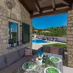 Big Promotion, Serenitas Вилла *
