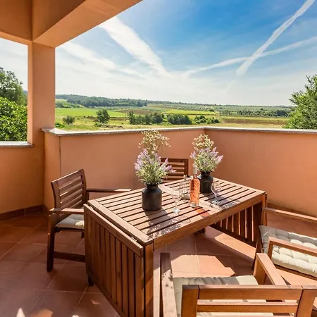 Villa Big Promotion, Serenitas Tar-Vabriga