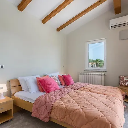 Villa Big Promotion, Serenitas *