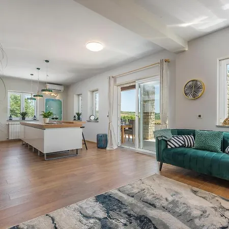 Villa Big Promotion, Serenitas Tar-Vabriga