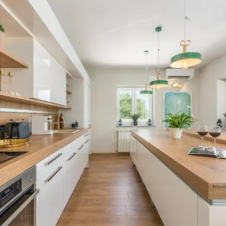 Big Promotion, Serenitas