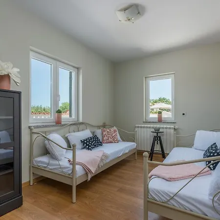 Villa Big Promotion, Serenitas Tar-Vabriga