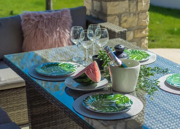 Big Promotion, Serenitas Villa