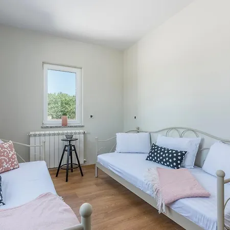 Big Promotion, Serenitas ヴィラ