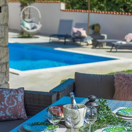 Big Promotion, Serenitas ヴィラ *