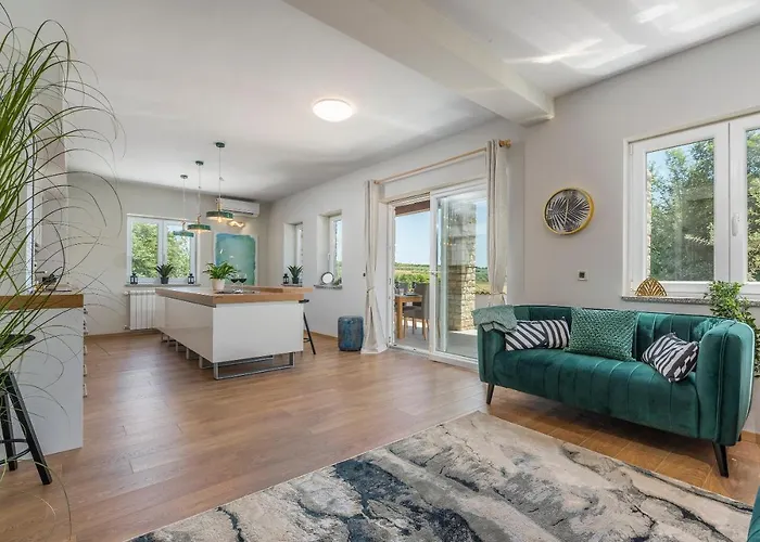 Villa Big Promotion, Serenitas Tar-Vabriga