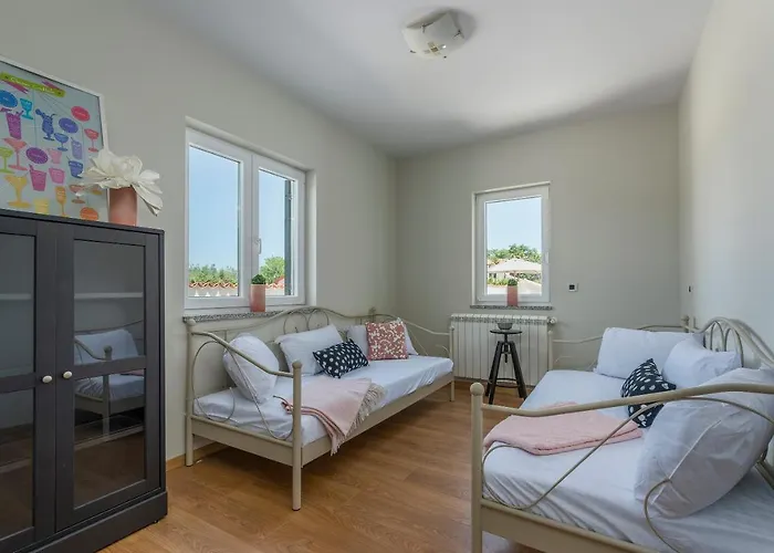 Villa Big Promotion, Serenitas Tar-Vabriga