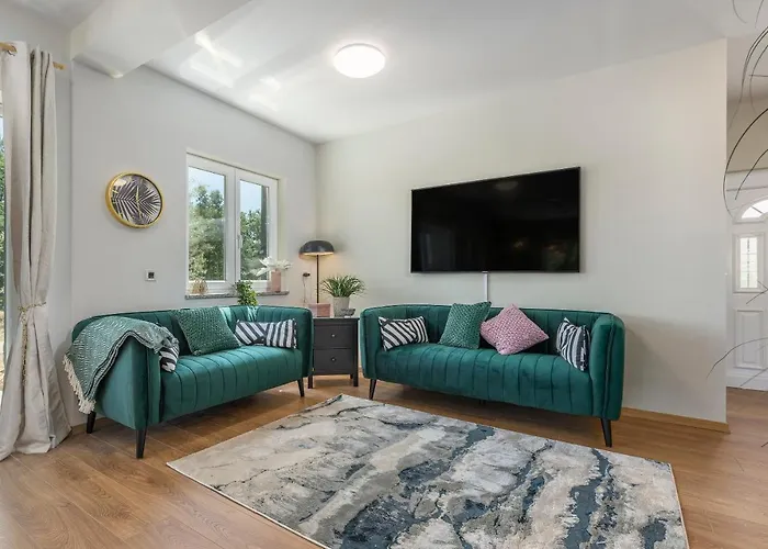 Big Promotion, Serenitas Vila