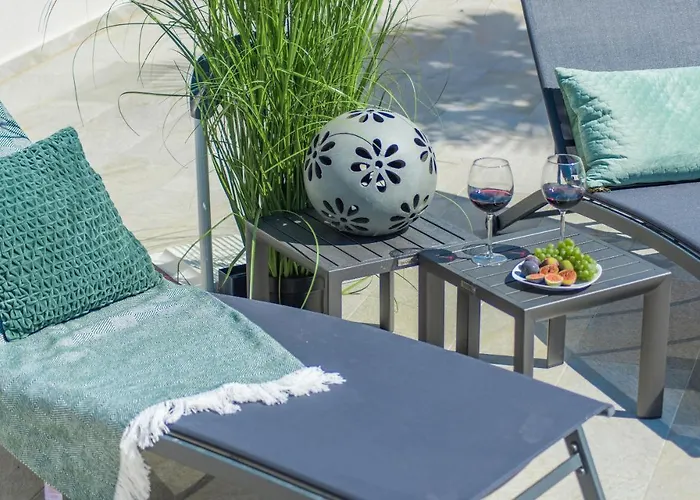 Big Promotion, Serenitas Vila